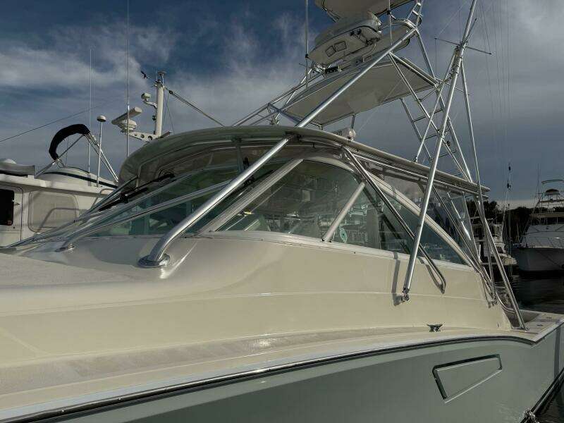 Cabo 45 EMMA - Exterior