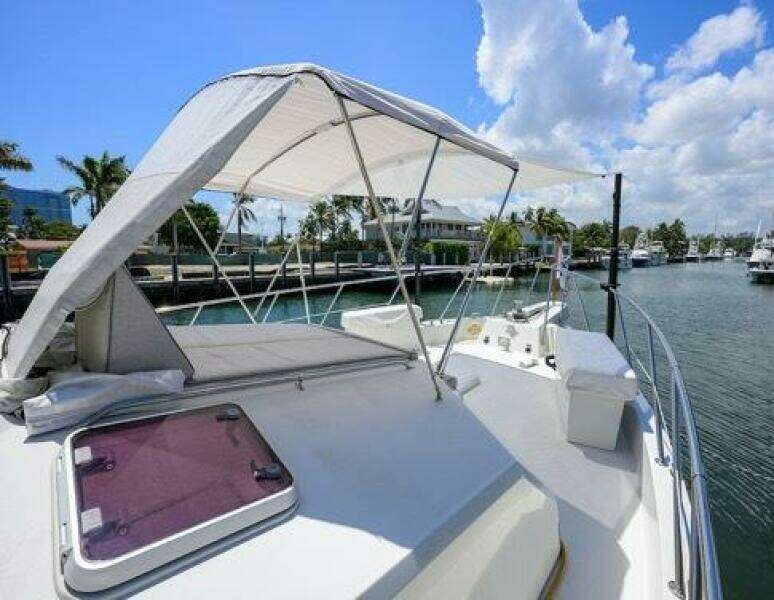 1998 Hatteras 70 Cockpit