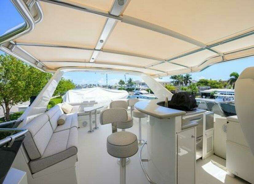 1998 Hatteras 70 Cockpit