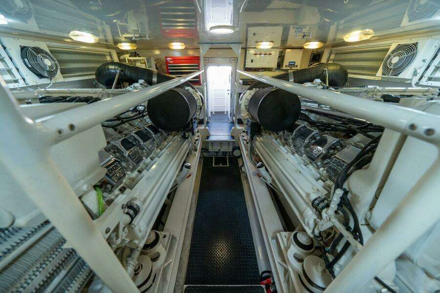 2006 Viking 68 Convertible