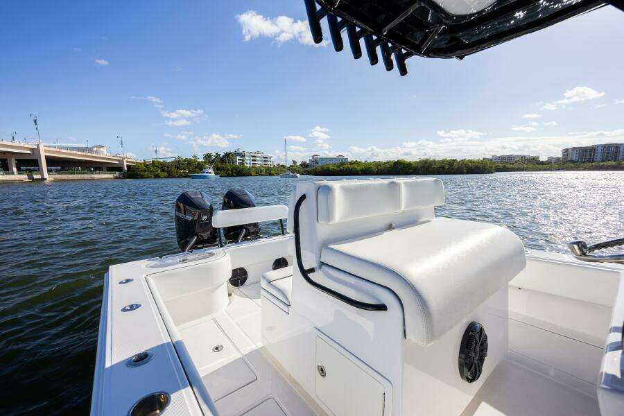 2019 SeaHunter Floridian 28