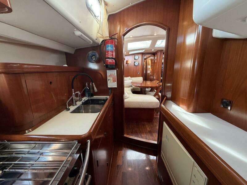 2004 Beneteau 57 Center Cockpit