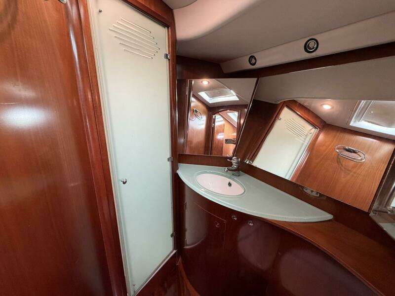 2004 Beneteau 57 Center Cockpit