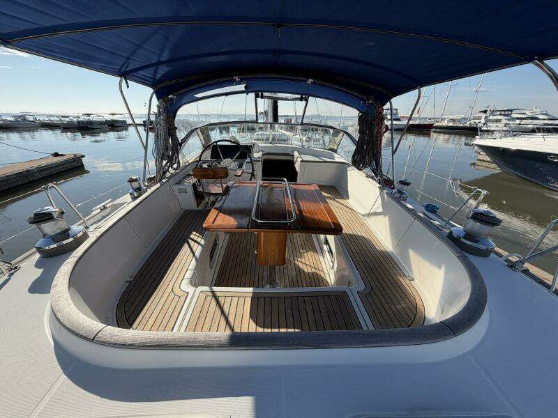 2004 Beneteau 57 Center Cockpit