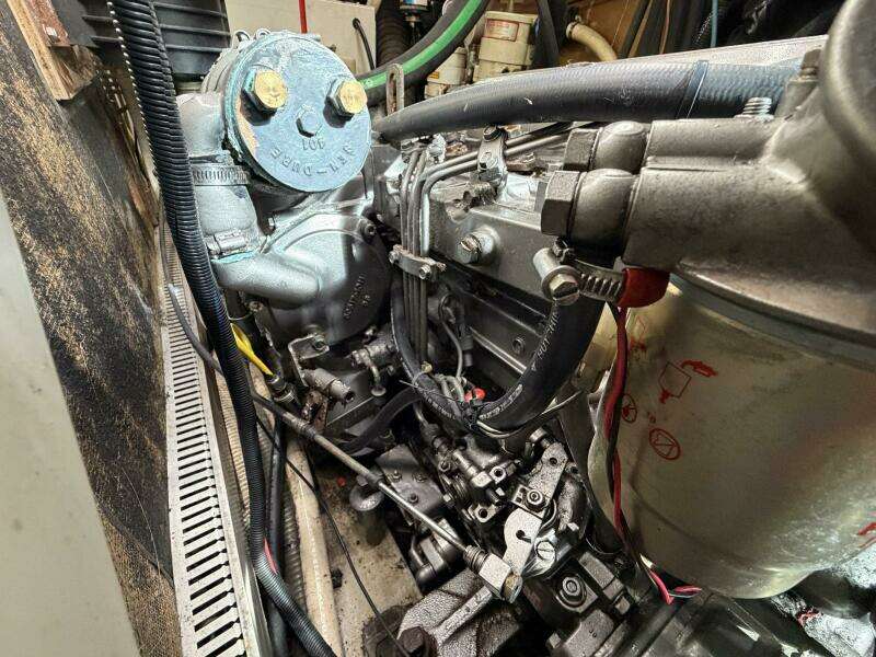 2004 Beneteau 57 Center Cockpit