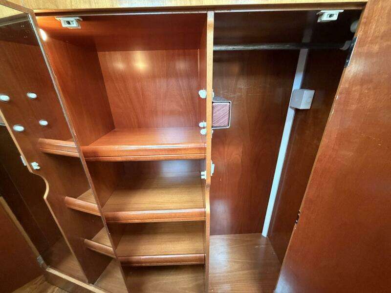 2004 Beneteau 57 Center Cockpit
