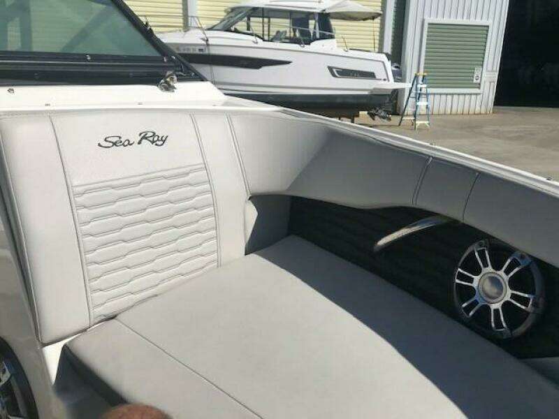 2022 Sea Ray SPX 190 OB