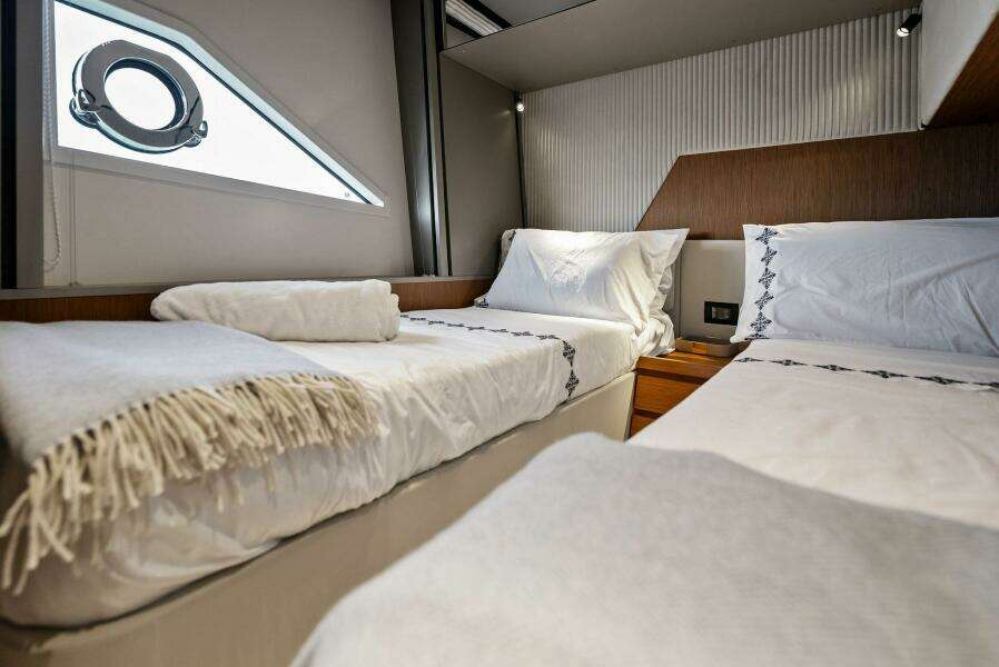 2024 Ferretti Yachts 720