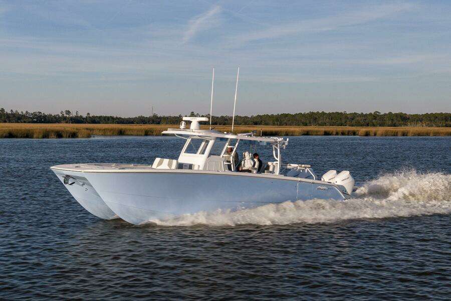 2024 Invincible 40 CAT