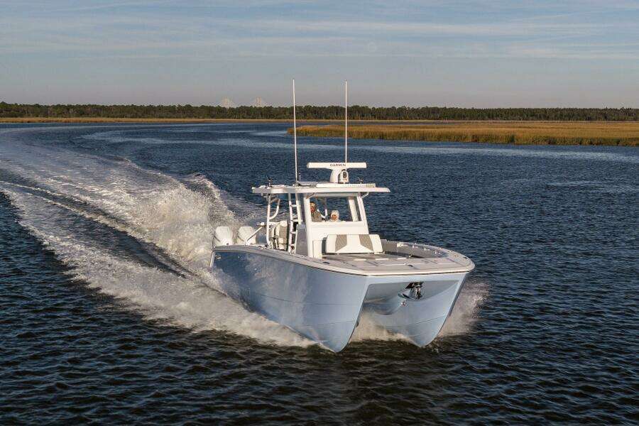 2024 Invincible 40 CAT