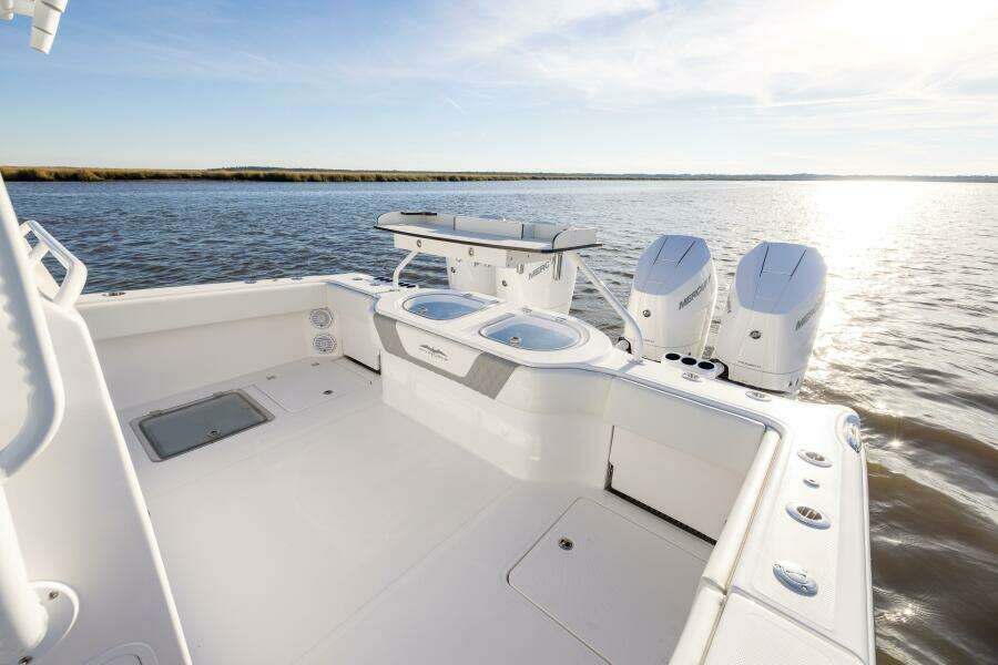 2024 Invincible 40 CAT