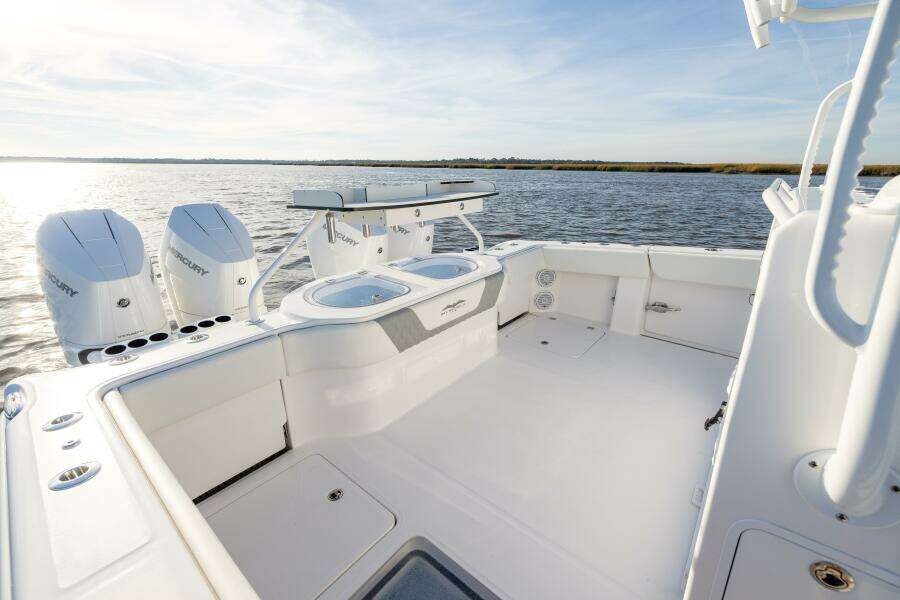 2024 Invincible 40 CAT