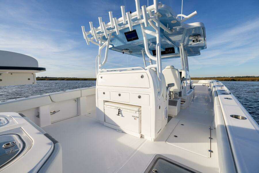 2024 Invincible 40 CAT