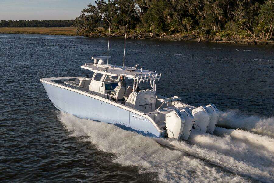 2024 Invincible 40 CAT