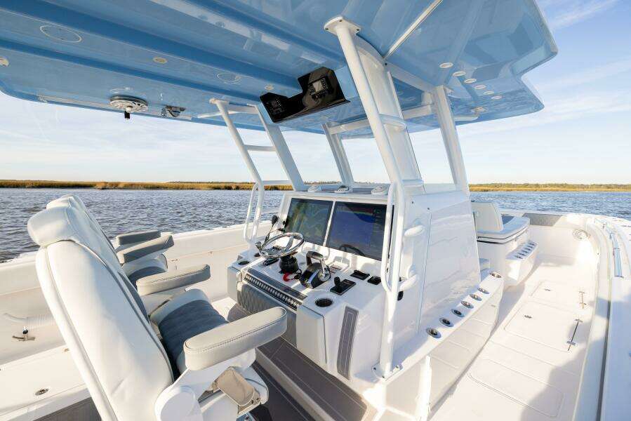 2024 Invincible 40 CAT