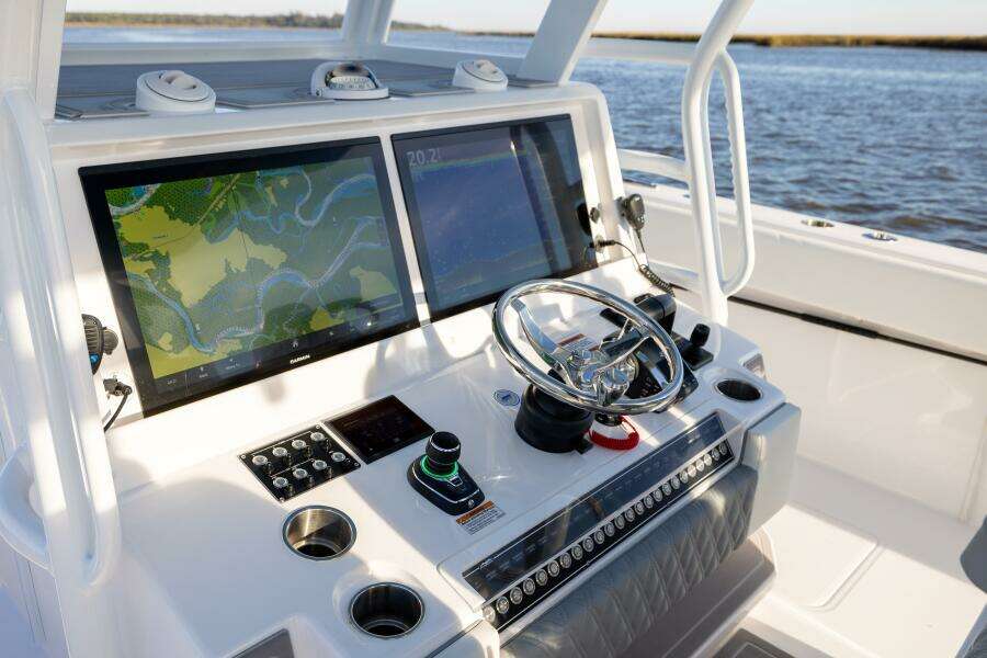 2024 Invincible 40 CAT