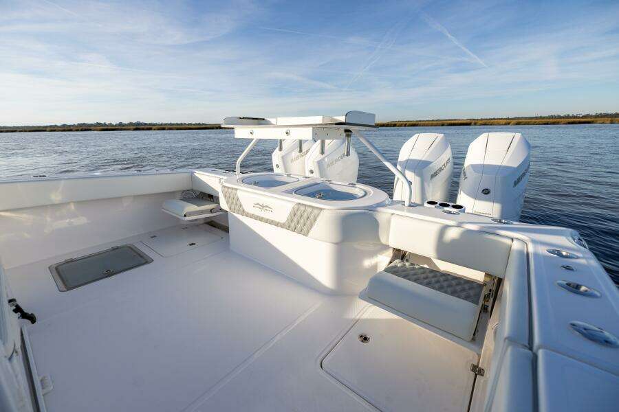 2024 Invincible 40 CAT