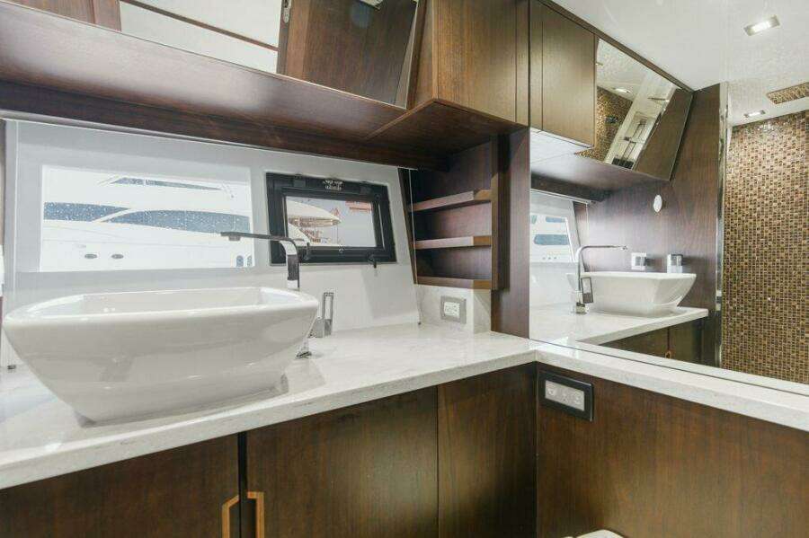 Galeon 58 560 Sky Nuckingfuts- Master Head