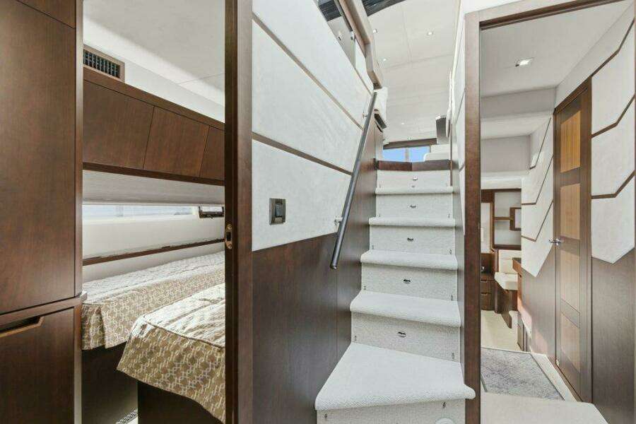 Galeon 58 560 Sky Nuckingfuts- Companionway