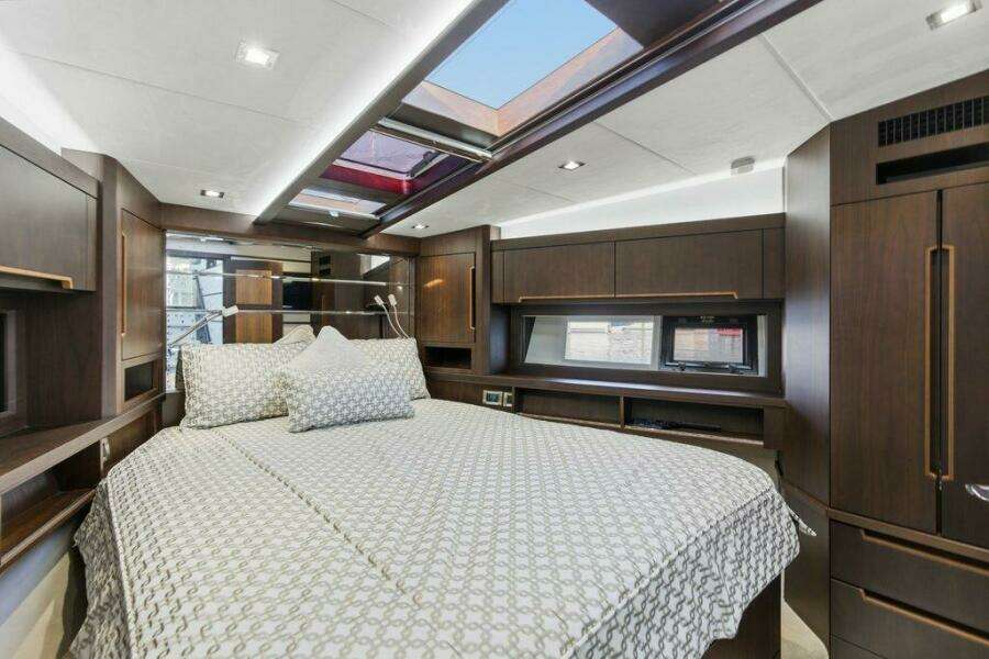 Galeon 58 560 Sky Nuckingfuts- VIP Stateroom