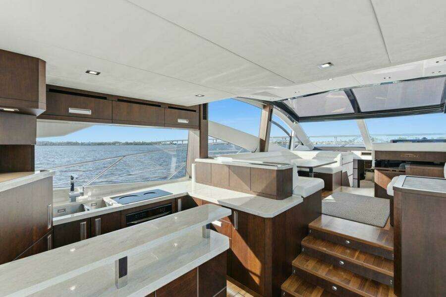 Galeon 58 560 Sky Nuckingfuts- Salon/Galley
