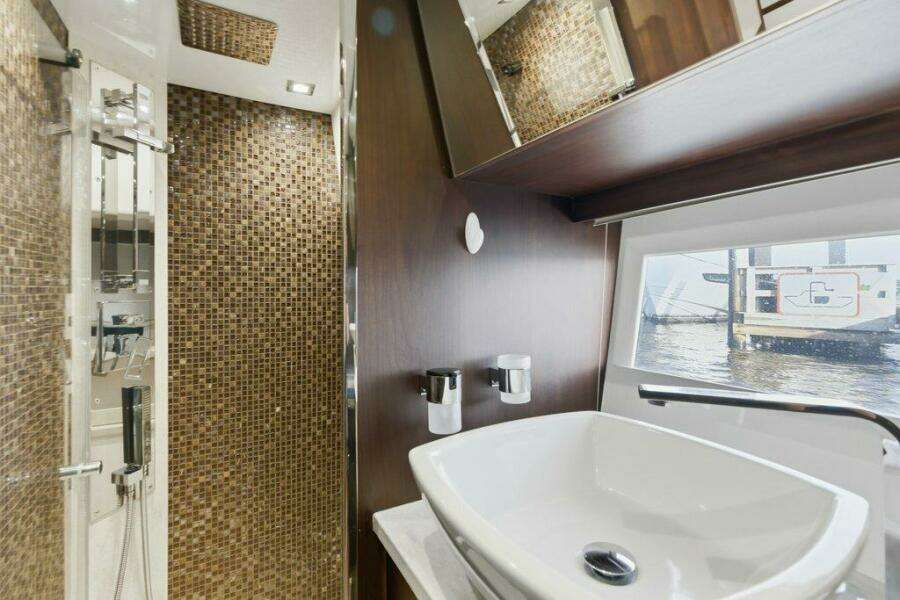 Galeon 58 560 Sky Nuckingfuts- Master Head