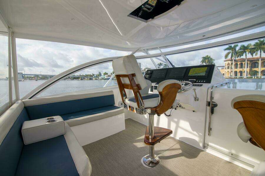 Cabo 41 Justice - Exterior Helm