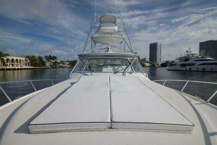 Cabo 41 Justice - Exterior Bow