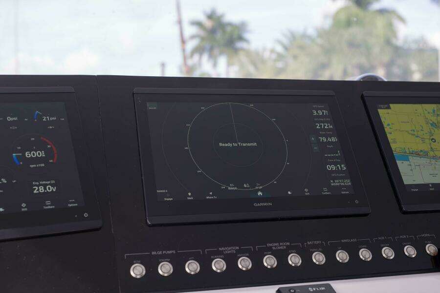 Cabo 41 Justice - Exterior Helm