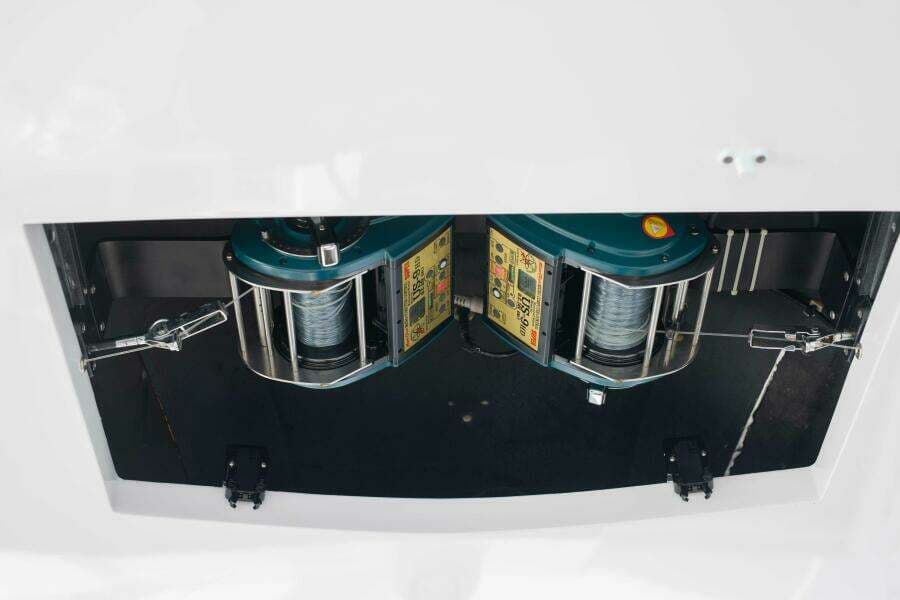 Cabo 41 Justice - Exterior Helm