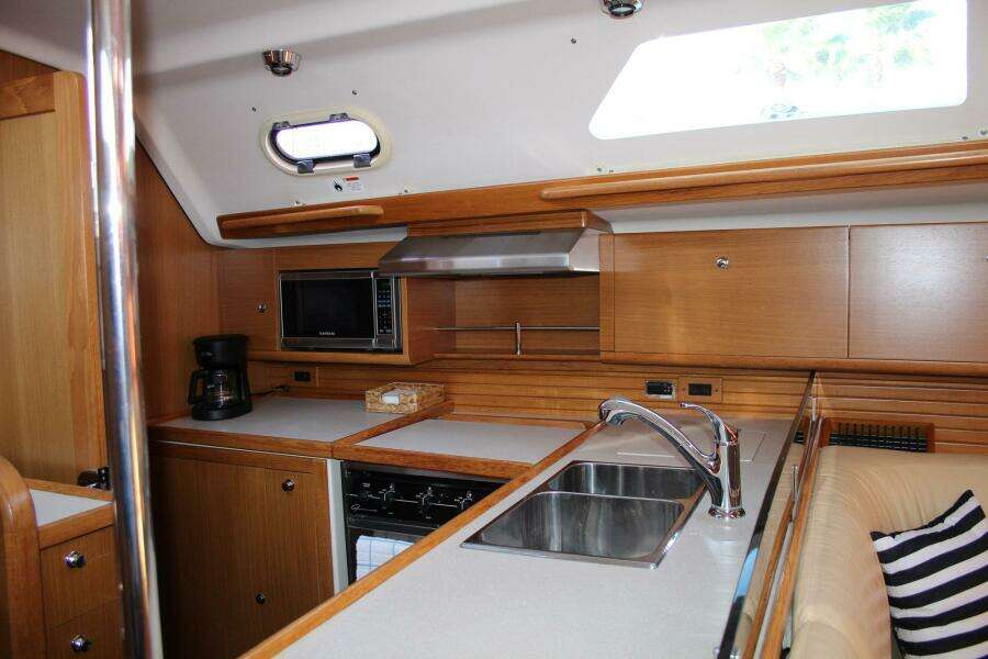 2011 Catalina 445