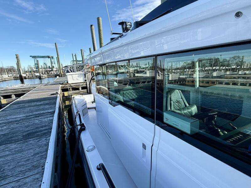 2023 Axopar 37 Cross Cabin