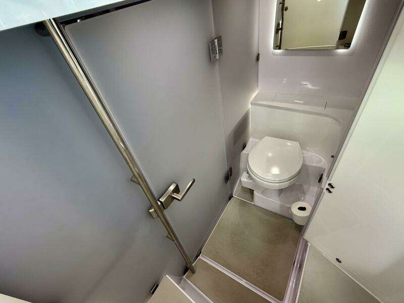 2023 Axopar 37 Cross Cabin