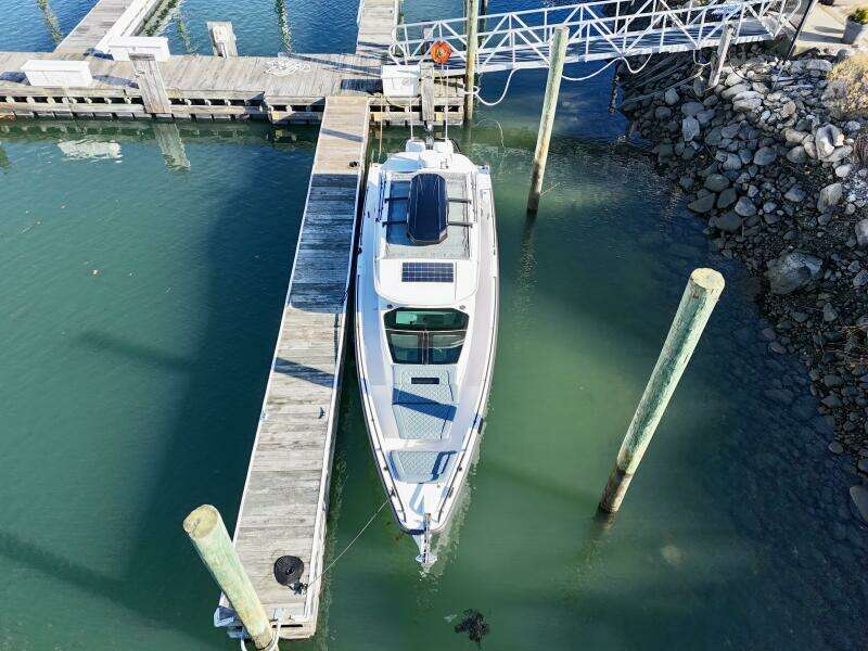 2023 Axopar 37 Cross Cabin