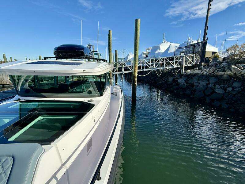 2023 Axopar 37 Cross Cabin