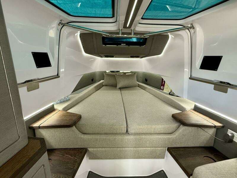 2023 Axopar 37 Cross Cabin