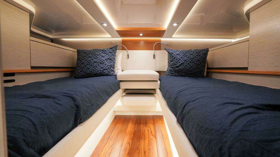 2024 Tiara Yachts 48 LS