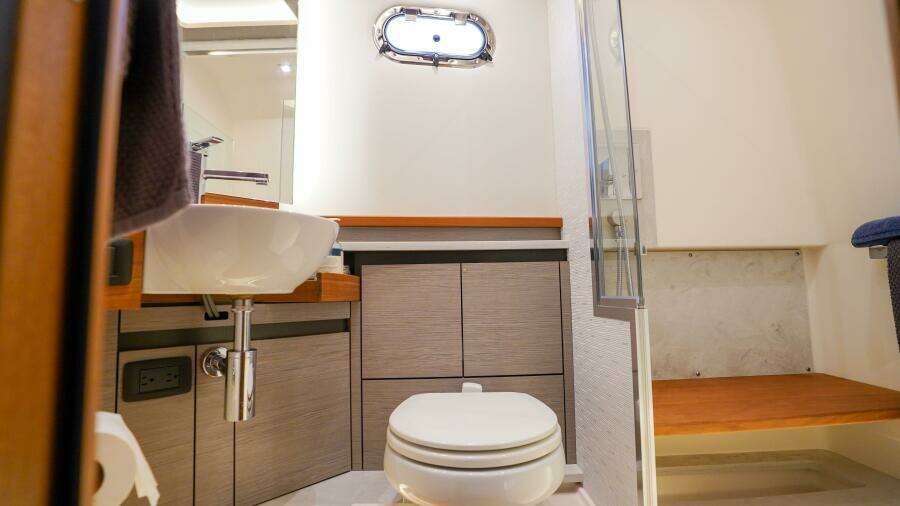 2024 Tiara Yachts 48 LS