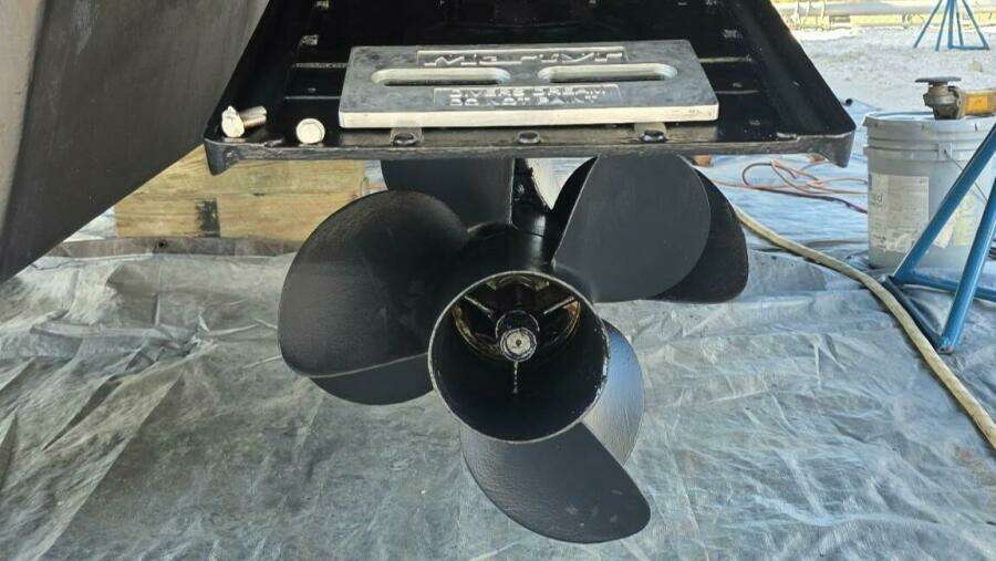 2016 Sea Ray 470 Sundancer 'Lopez Cove II' - Prop Paint