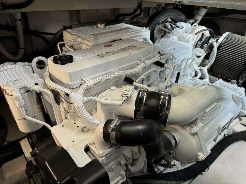 2016 Sea Ray 470 Sundancer 'Lopez Cove II' - Engine Room