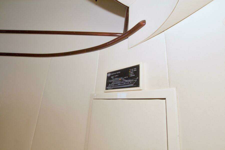 2005 Neptunus 62 Flybridge