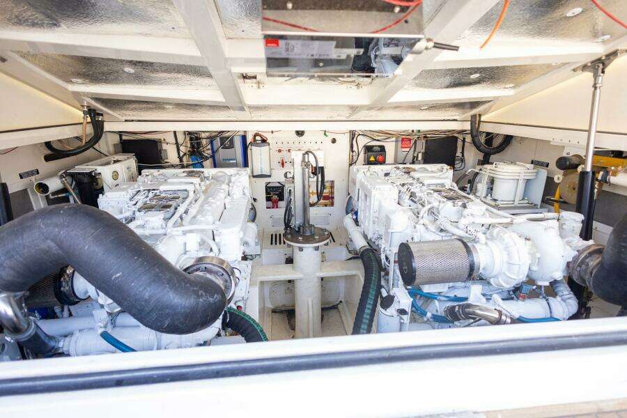 2005 Cabo 40 Express