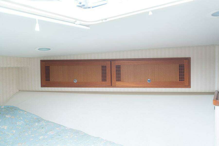 2005 Cabo 40 Express