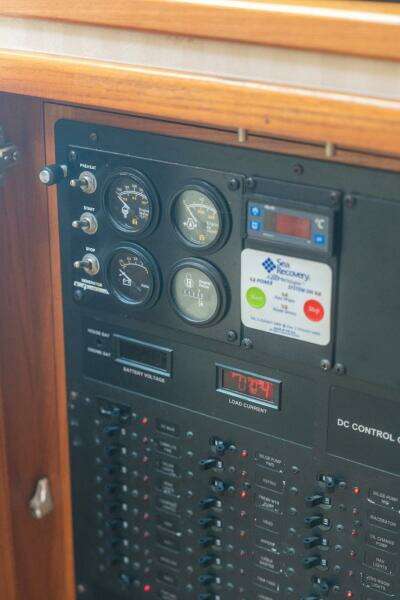 2005 Cabo 40 Express