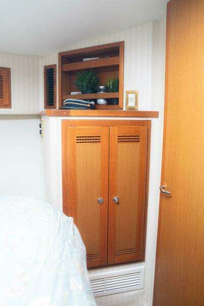 2005 Cabo 40 Express