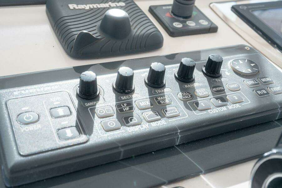 2005 Cabo 40 Express