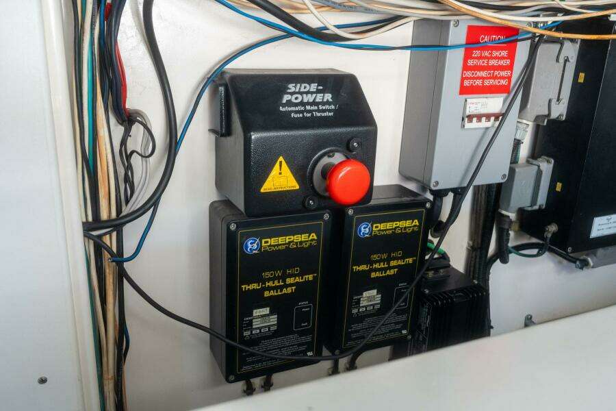 2005 Cabo 40 Express