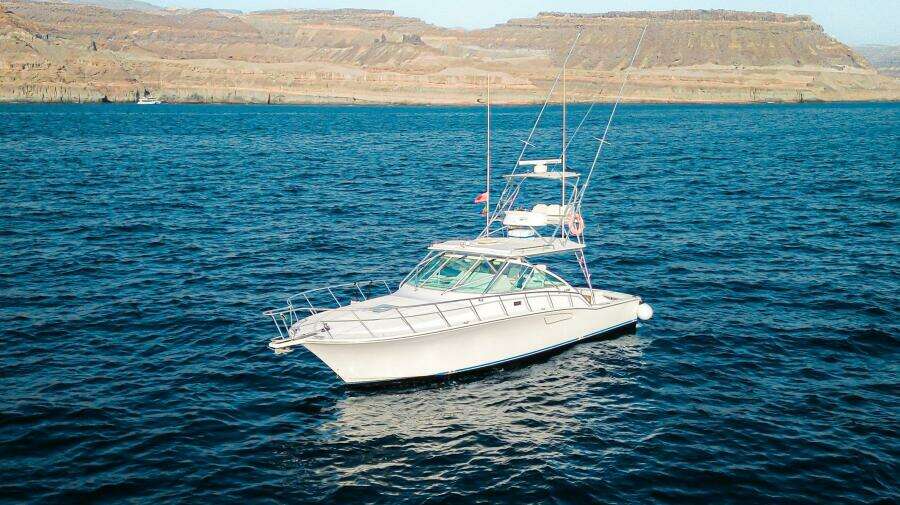 2005 Cabo 40 Express