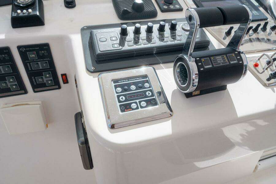 2005 Cabo 40 Express