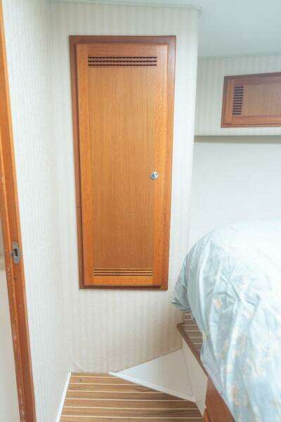 2005 Cabo 40 Express